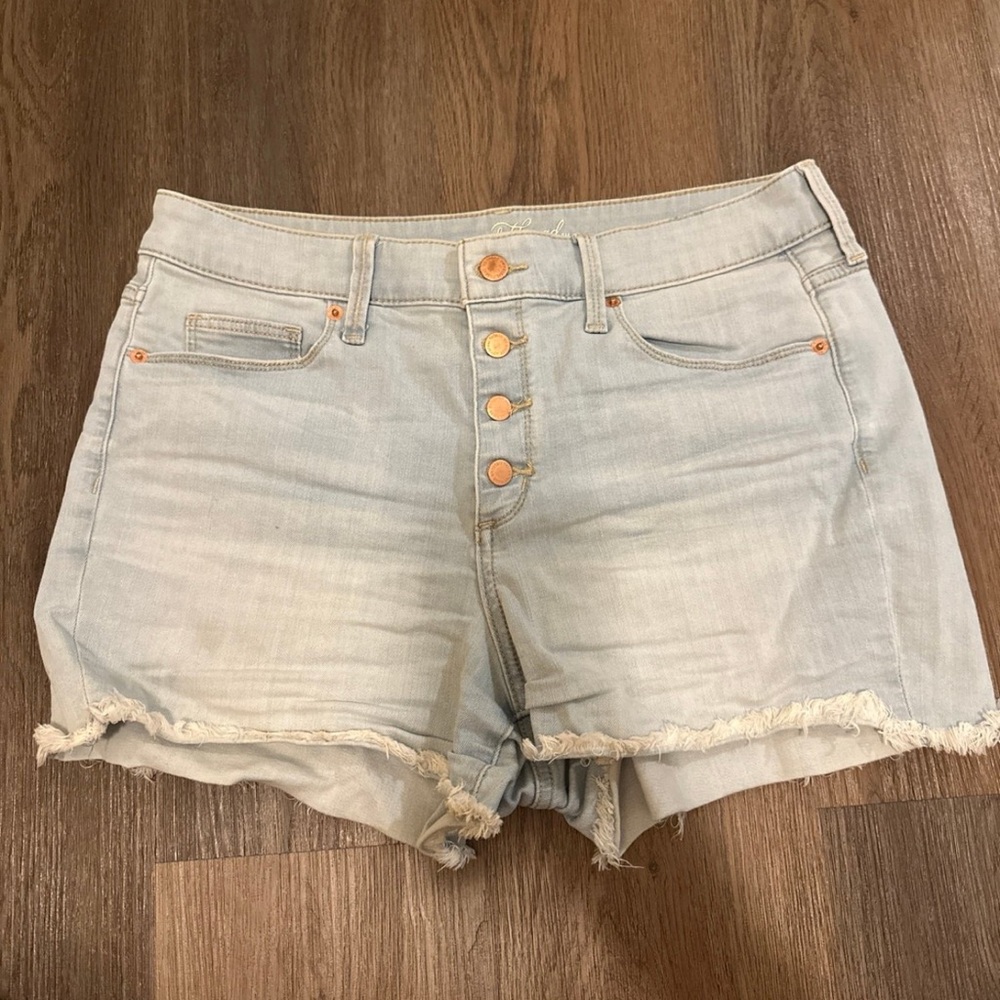 Light Blue Denim Women's Shorts Universal thread Shorts woman’s size 10/30